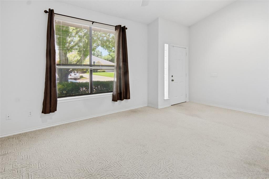 937 Heather Court Property Photo 6