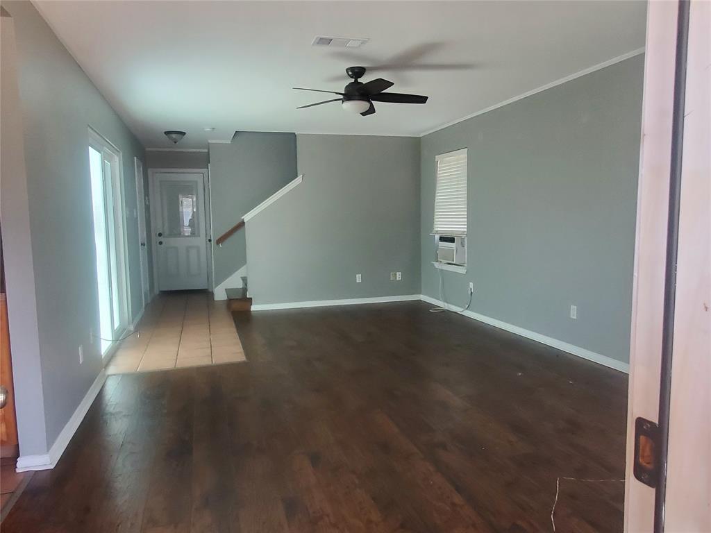 3607 Hamburg Court Property Photo 2