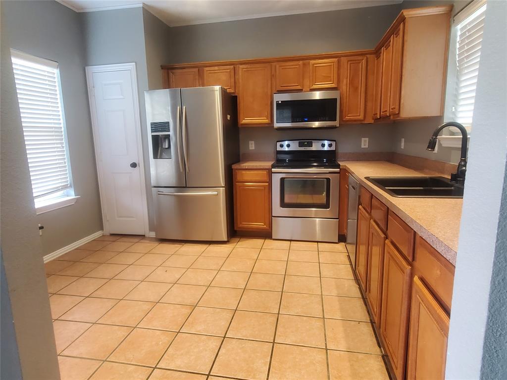 3607 Hamburg Court Property Photo 3