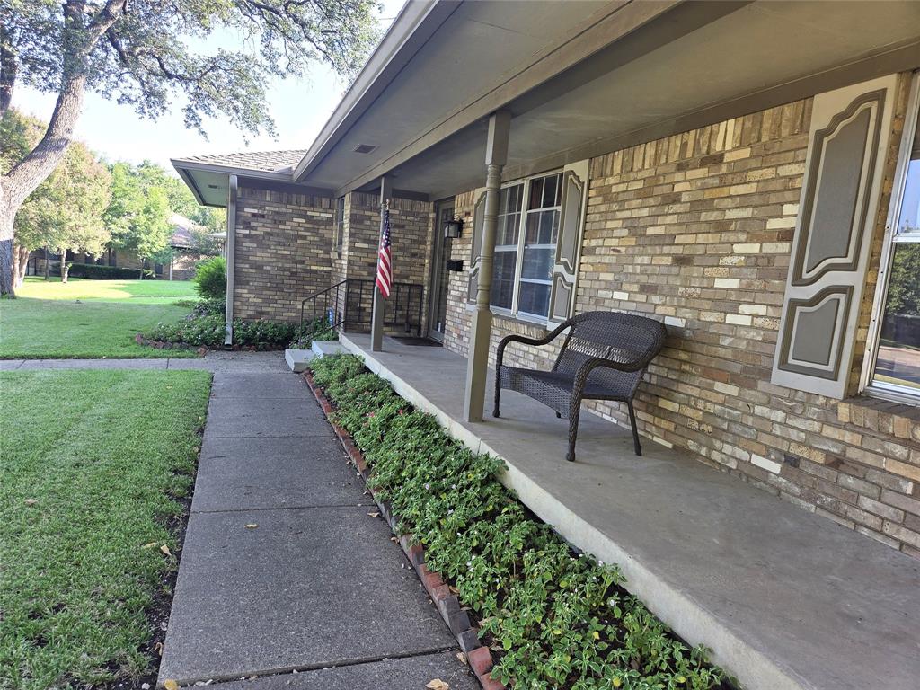 9334 Hunters Creek Drive Property Photo 3