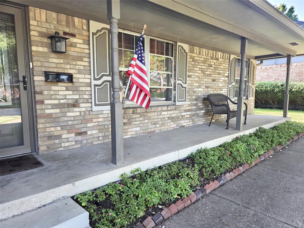 9334 Hunters Creek Drive Property Photo 4