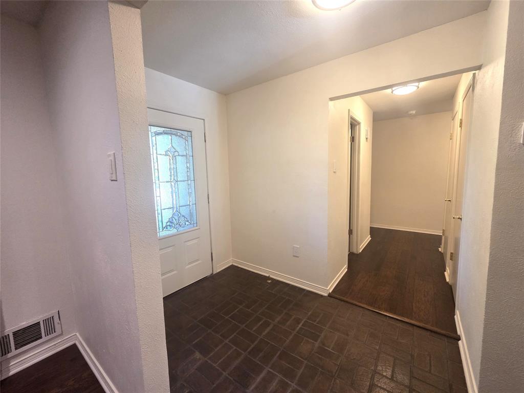 9334 Hunters Creek Drive Property Photo 5