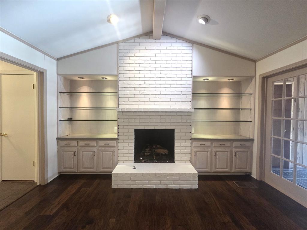9334 Hunters Creek Drive Property Photo 8