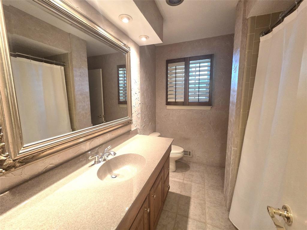 9334 Hunters Creek Drive Property Photo 9