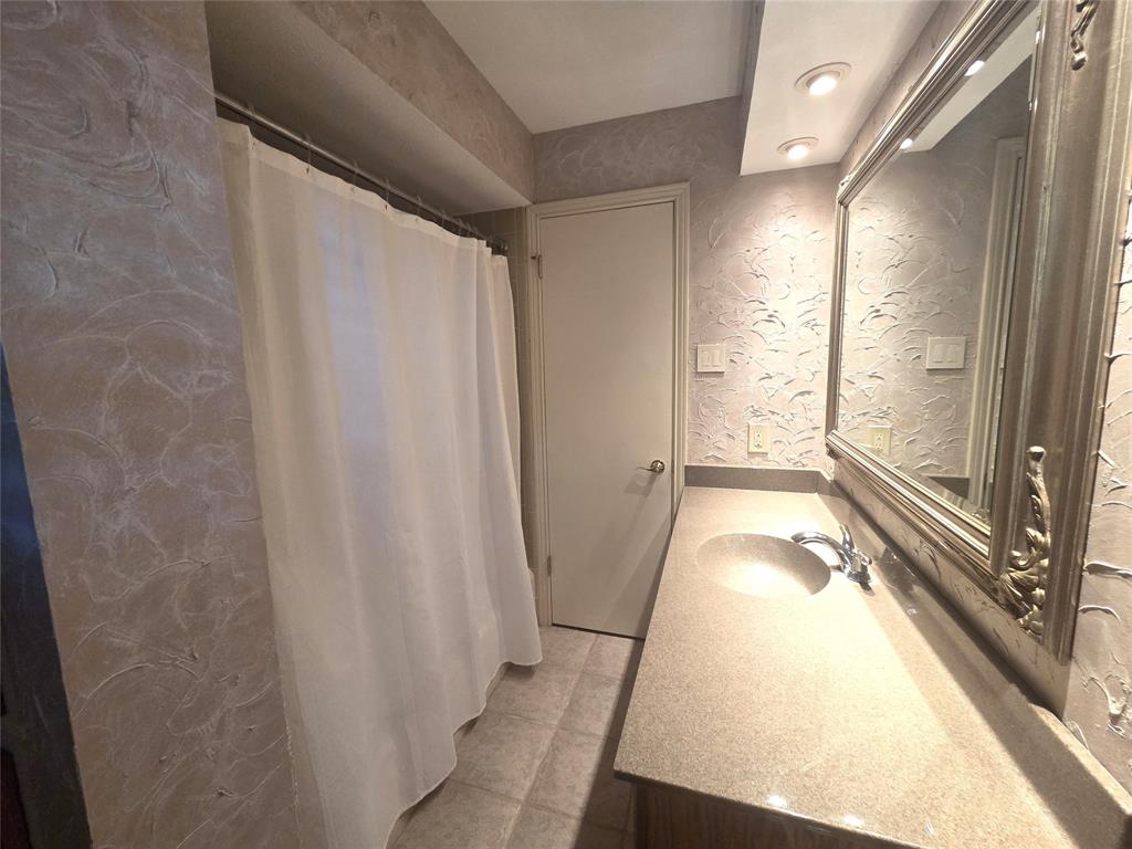 9334 Hunters Creek Drive Property Photo 10