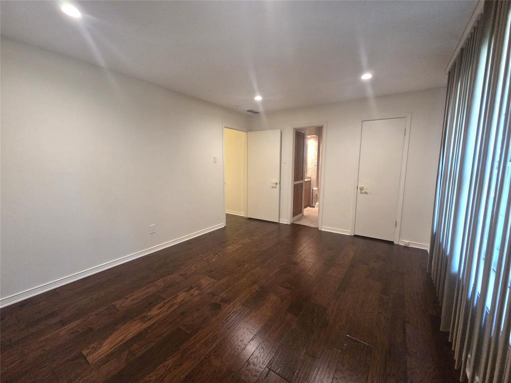9334 Hunters Creek Drive Property Photo 12