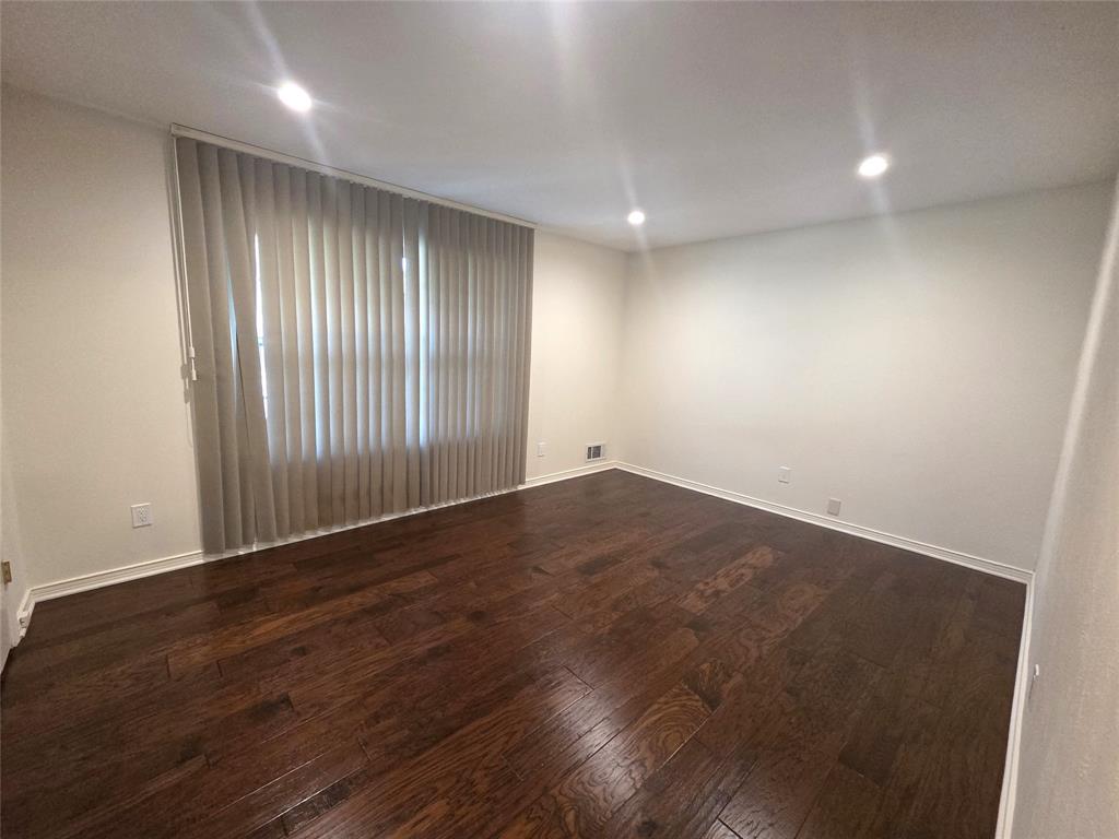 9334 Hunters Creek Drive Property Photo 13