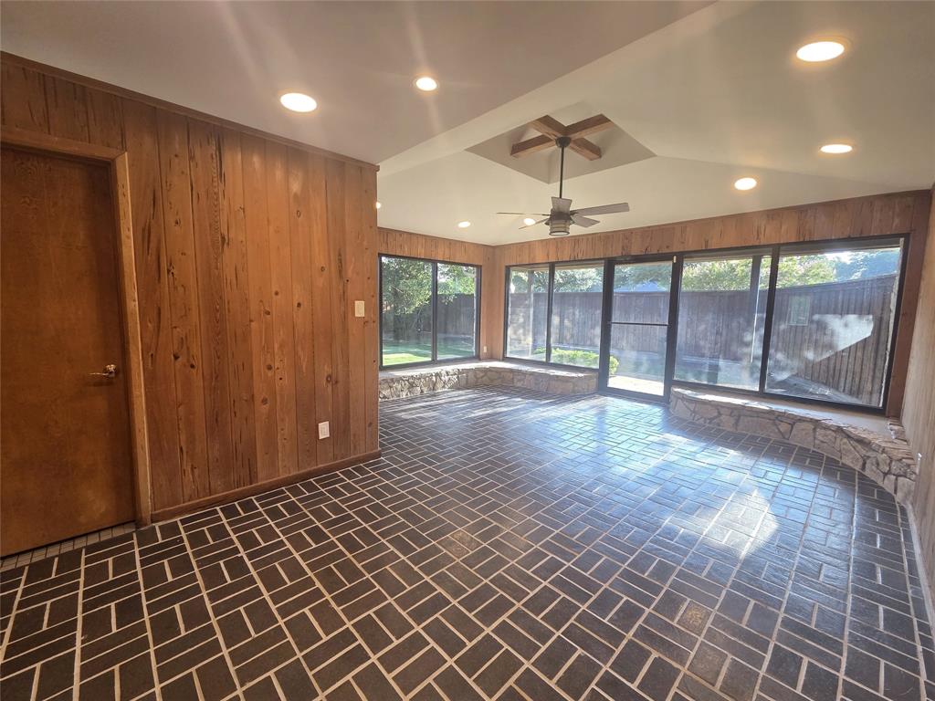 9334 Hunters Creek Drive Property Photo 19
