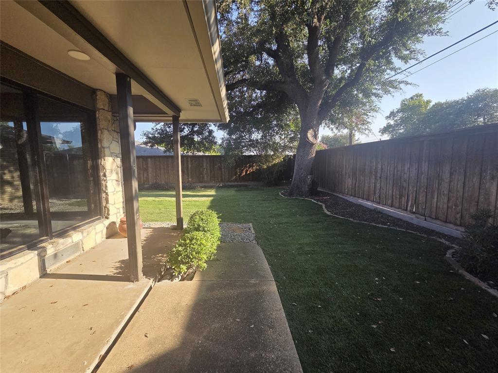 9334 Hunters Creek Drive Property Photo 24