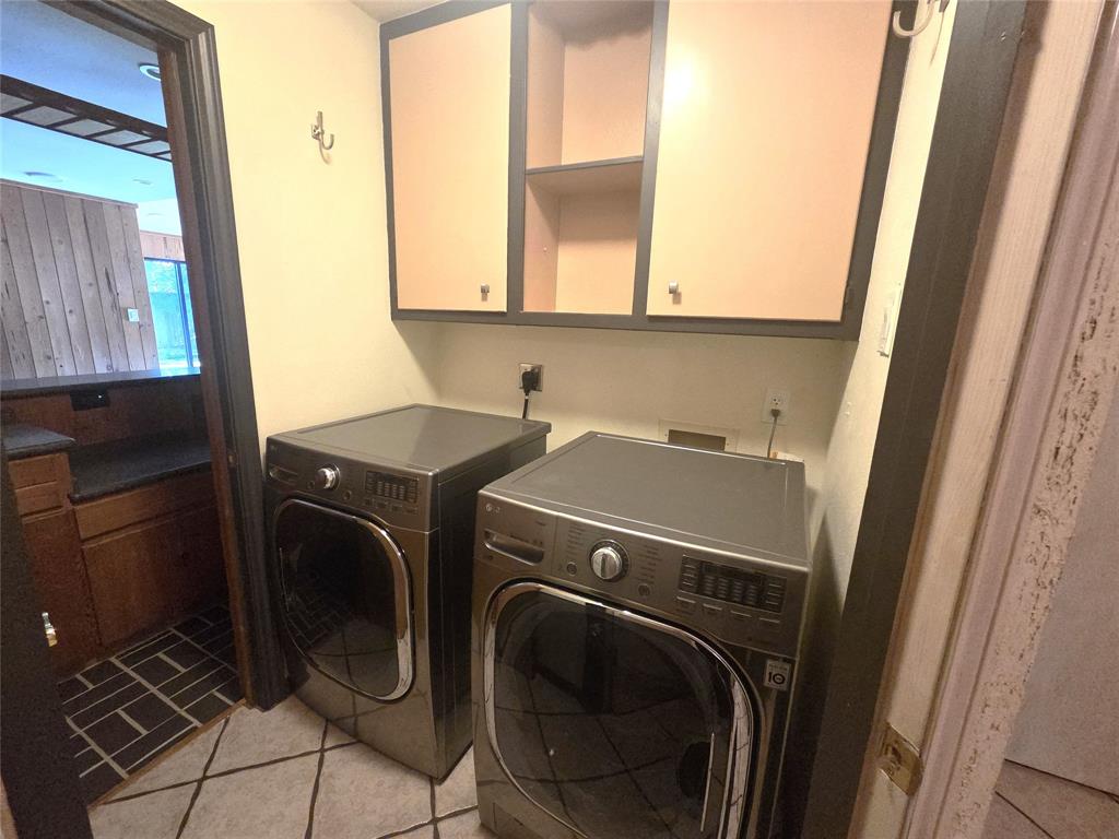 9334 Hunters Creek Drive Property Photo 28