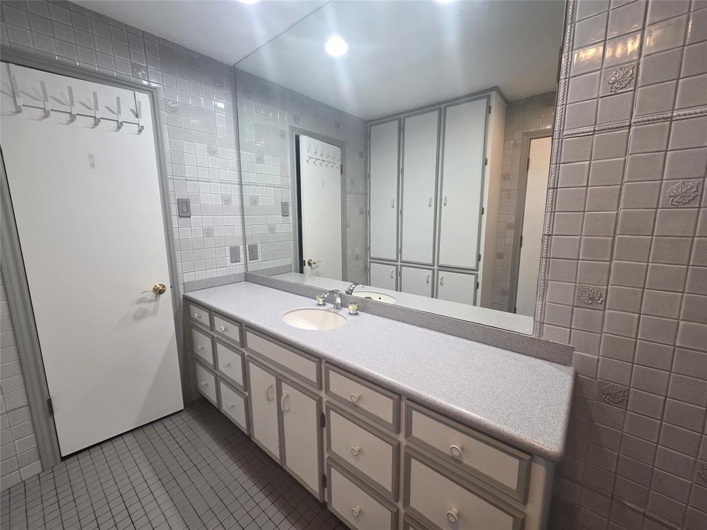 9334 Hunters Creek Drive Property Photo 31