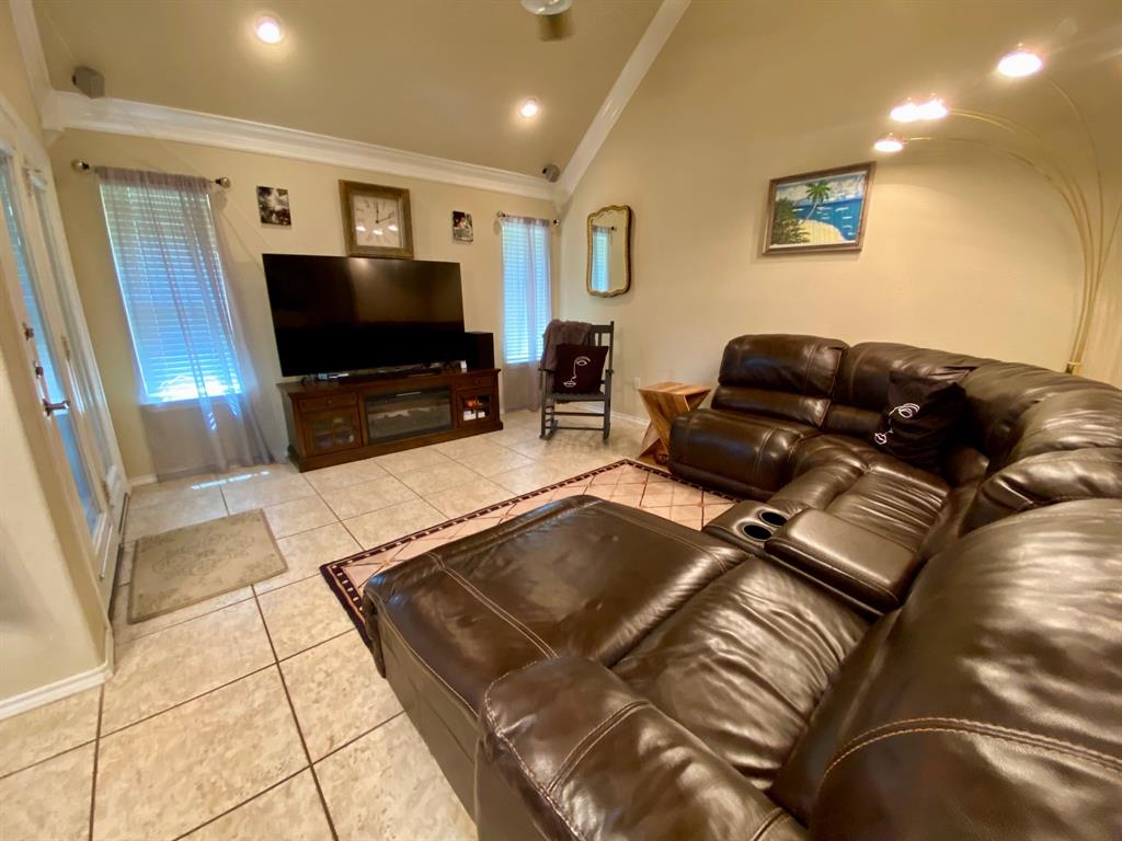 210 Ranchgate Trail Property Photo 14