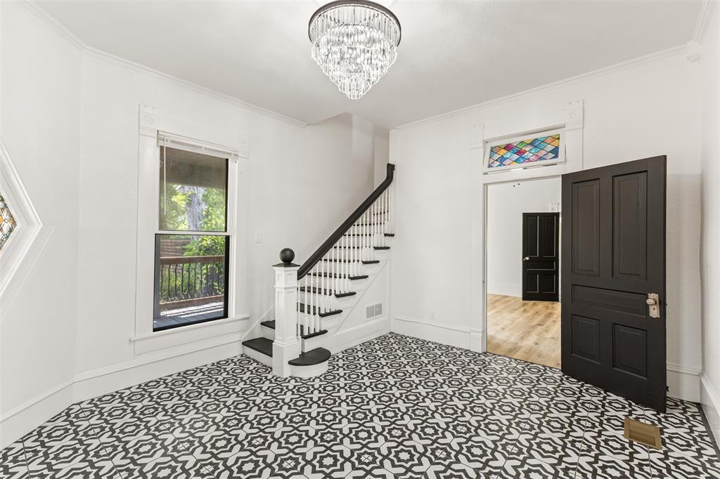 1005 N Trinity Street Property Photo 5