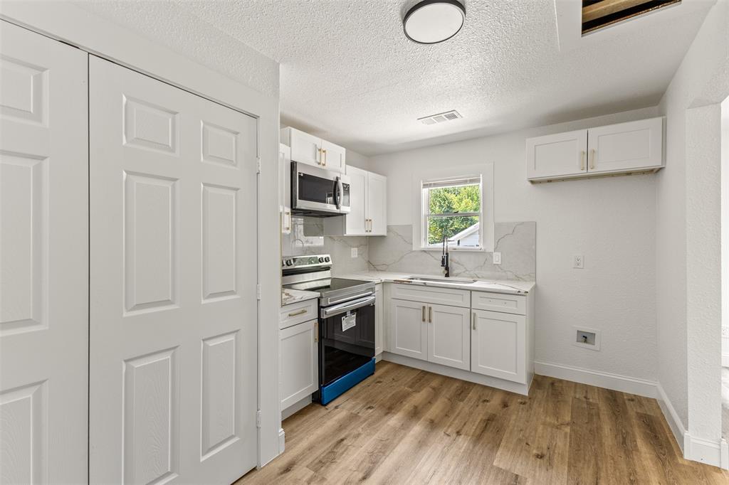 1005 N Trinity Street Property Photo 27