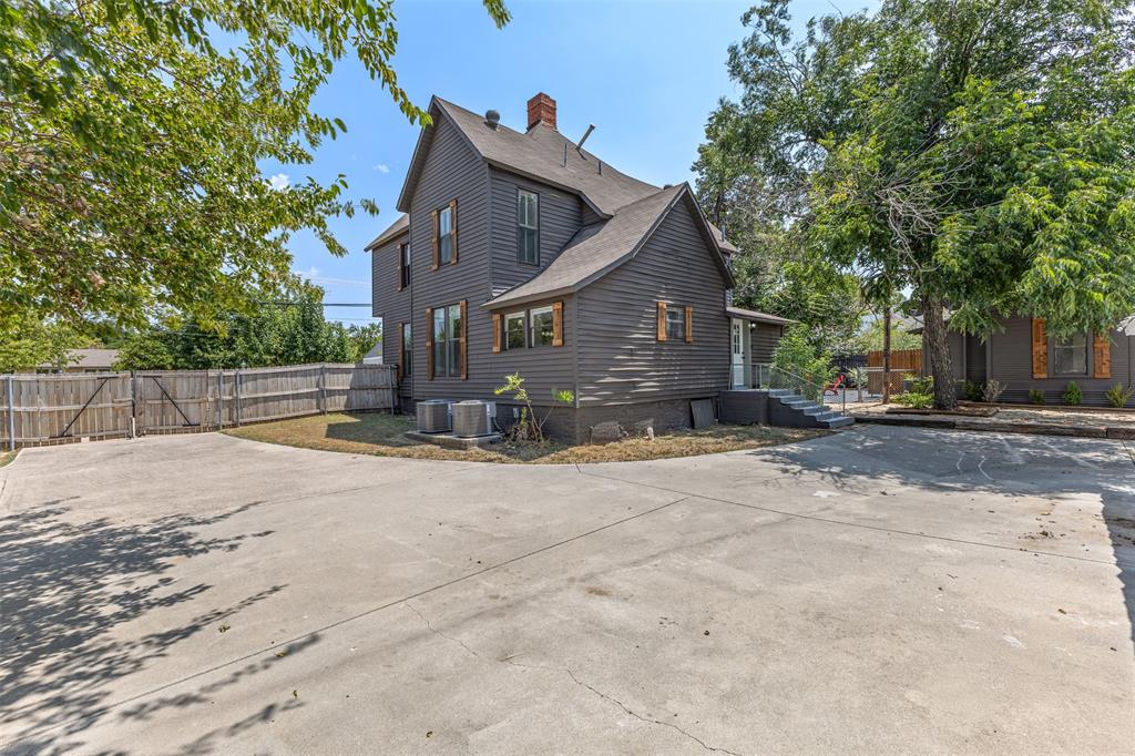 1005 N Trinity Street Property Photo 36