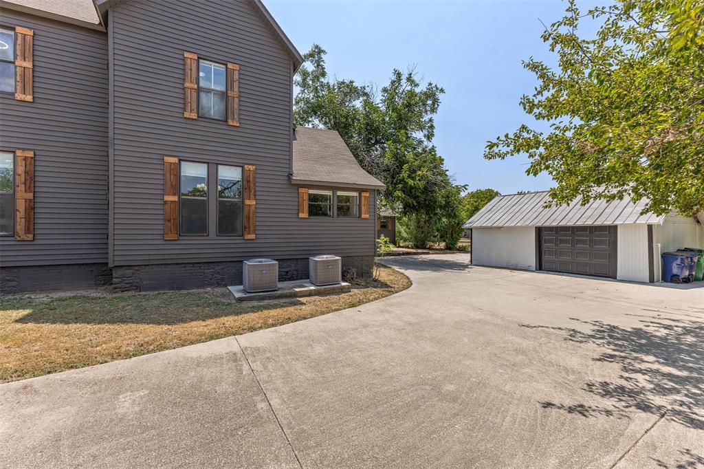 1005 N Trinity Street Property Photo 37