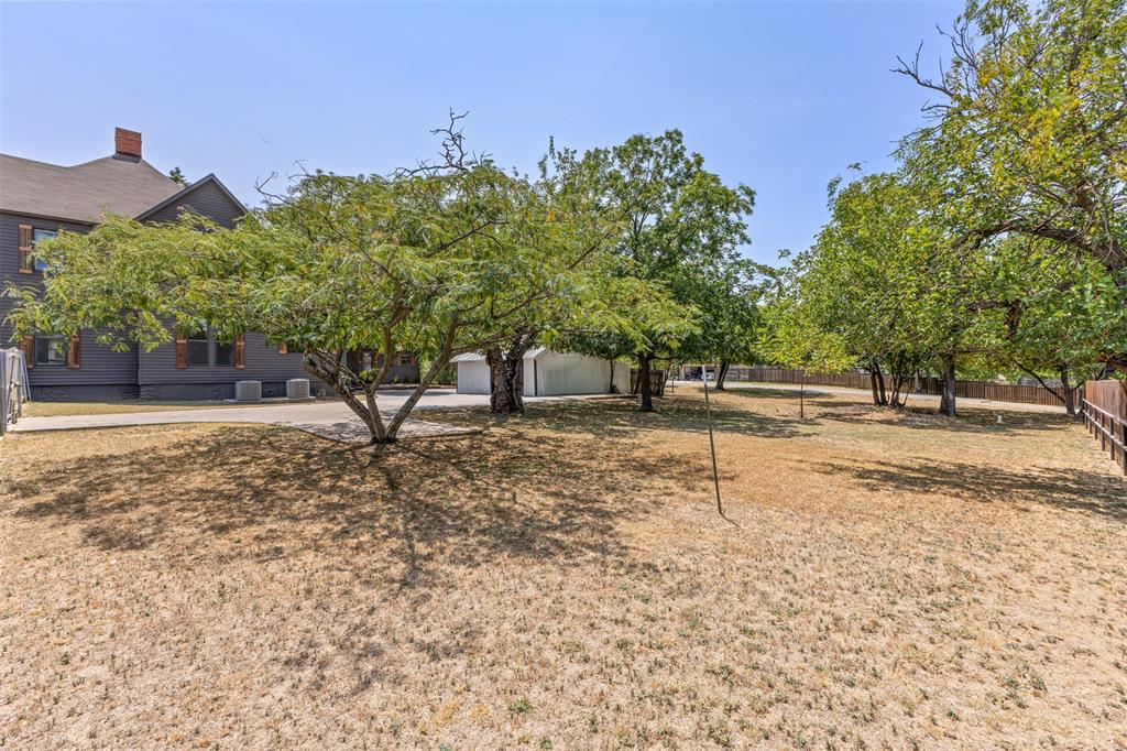 1005 N Trinity Street Property Photo 38