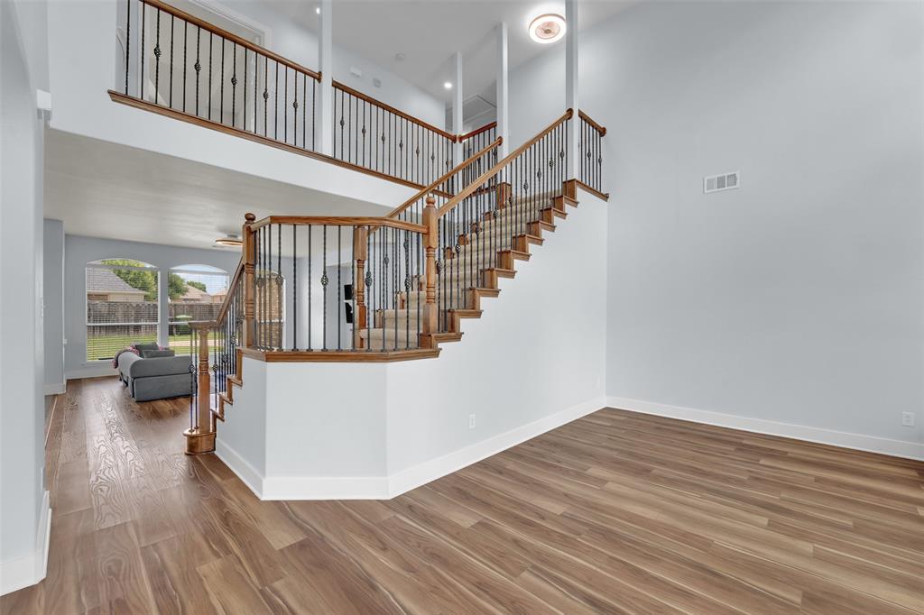 615 Lone Ridge Way Property Photo 4