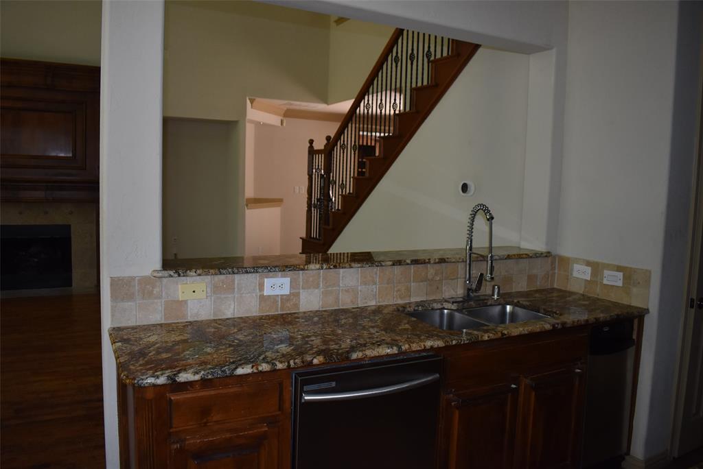 910 Redbird Lane Property Photo 7