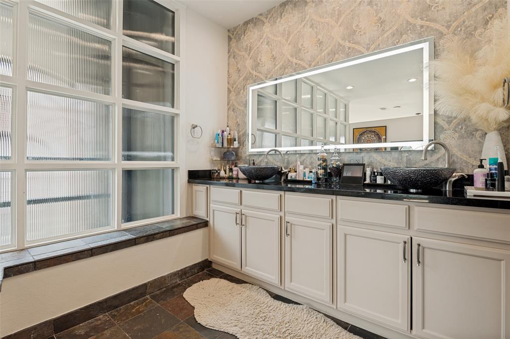 3911 Gilbert Avenue D Property Photo 18