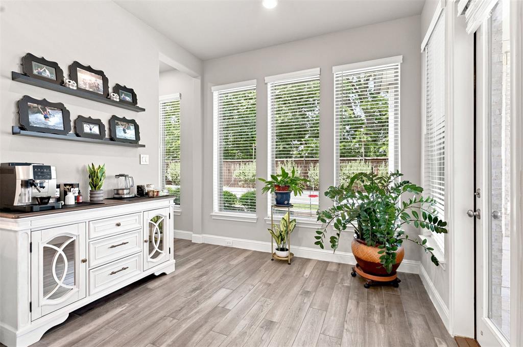 2505 Oxford Street Property Photo 14