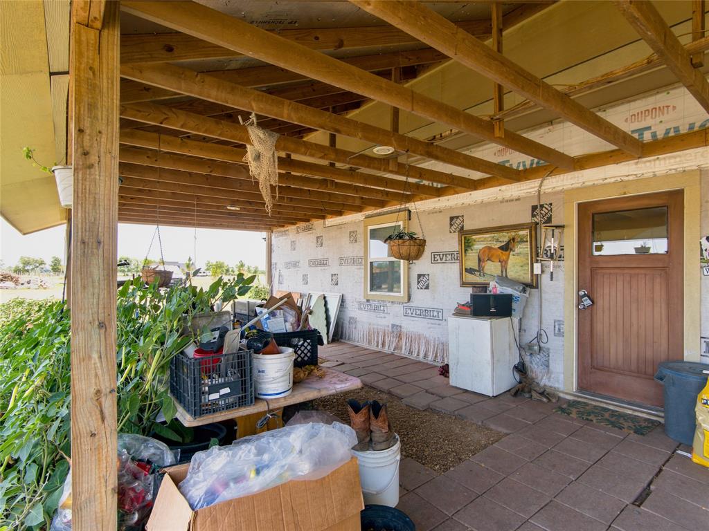 402 County Road 3422 Property Photo 6