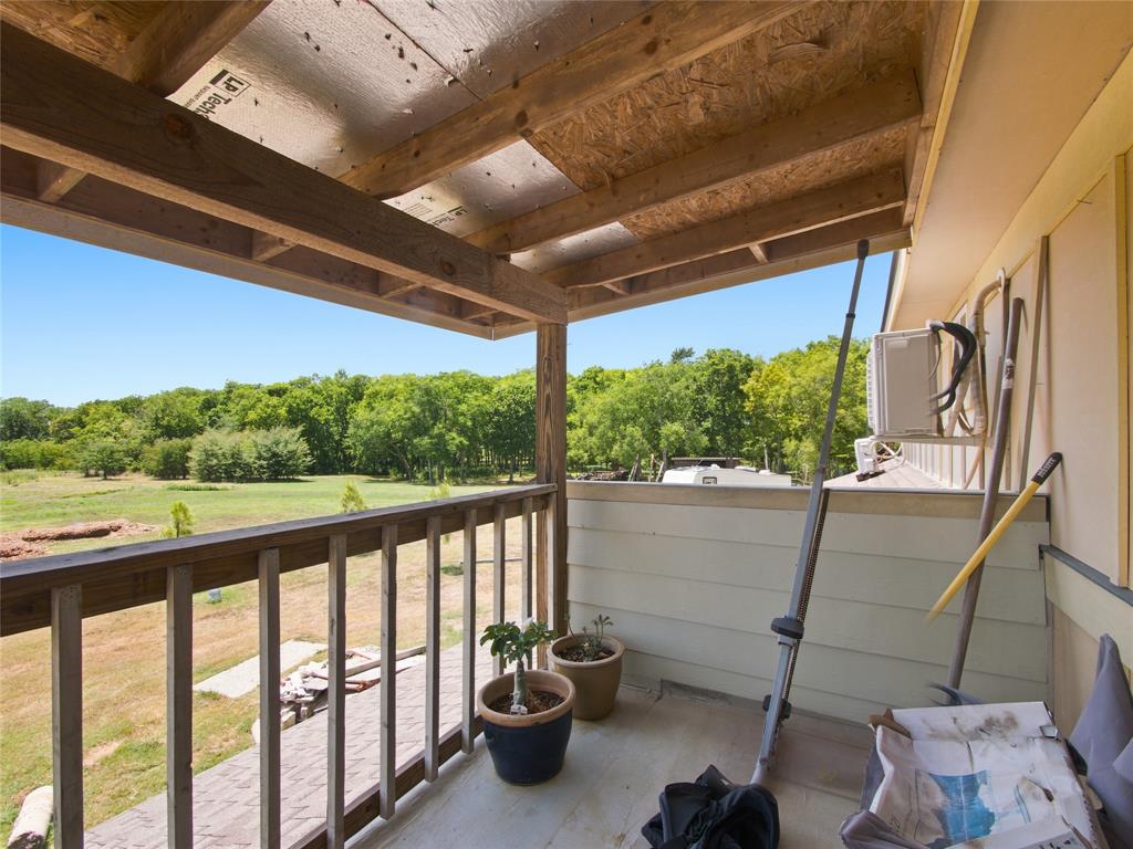 402 County Road 3422 Property Photo 8