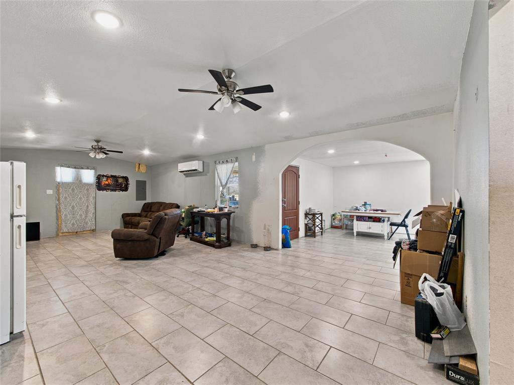 402 County Road 3422 Property Photo 9