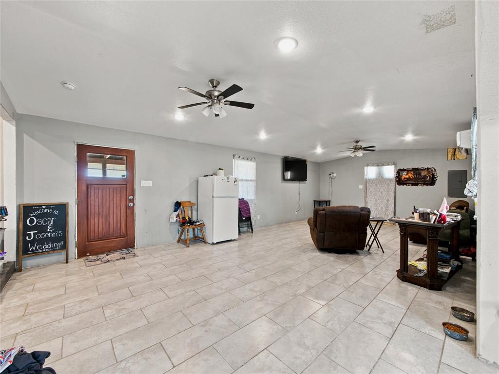 402 County Road 3422 Property Photo 10