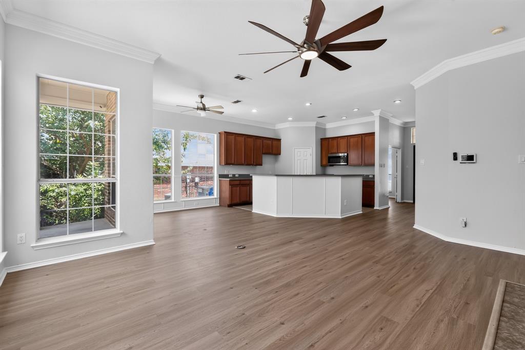 6819 Woodcrest Lane Property Photo 3
