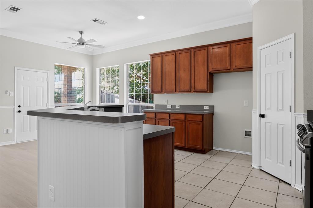 6819 Woodcrest Lane Property Photo 4