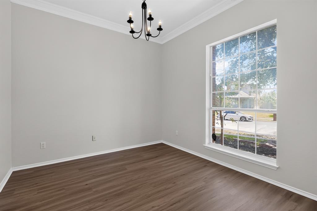 6819 Woodcrest Lane Property Photo 7