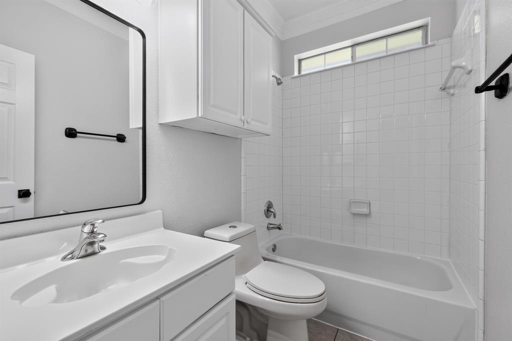 6819 Woodcrest Lane Property Photo 12