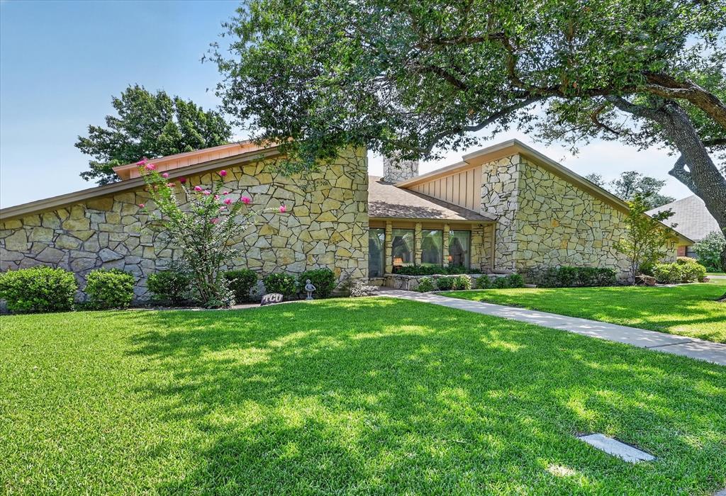 4001 Snow Creek Drive Property Photo 1