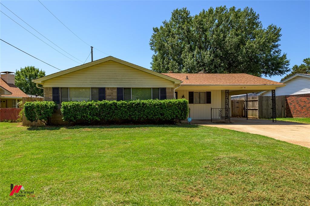 1404 Holiday Place Property Photo 2