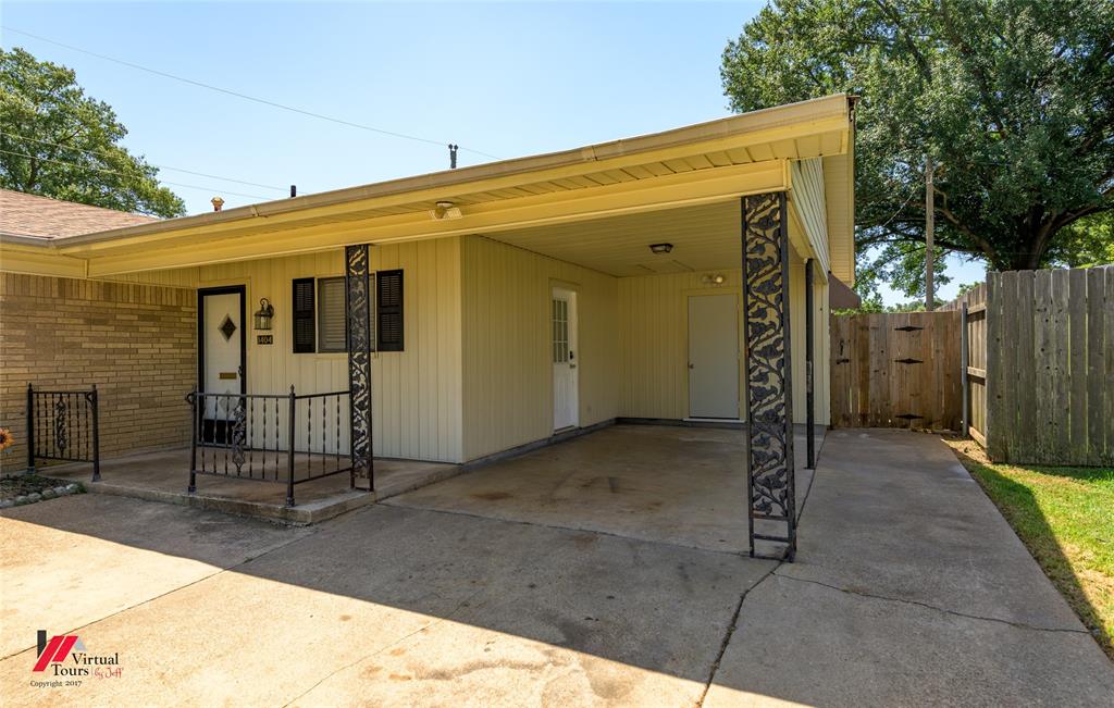 1404 Holiday Place Property Photo 4