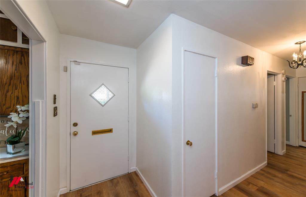 1404 Holiday Place Property Photo 5