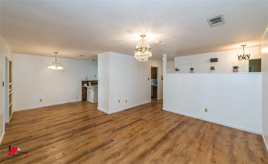 1404 Holiday Place Property Photo 9