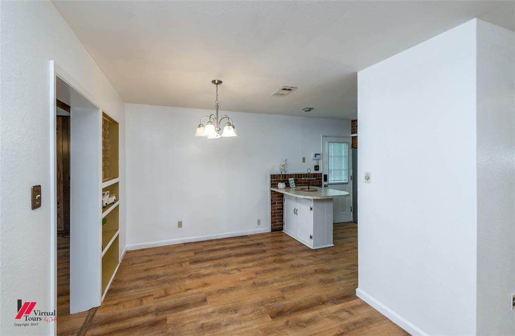 1404 Holiday Place Property Photo 10