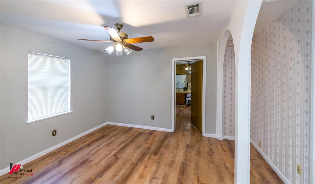 1404 Holiday Place Property Photo 30
