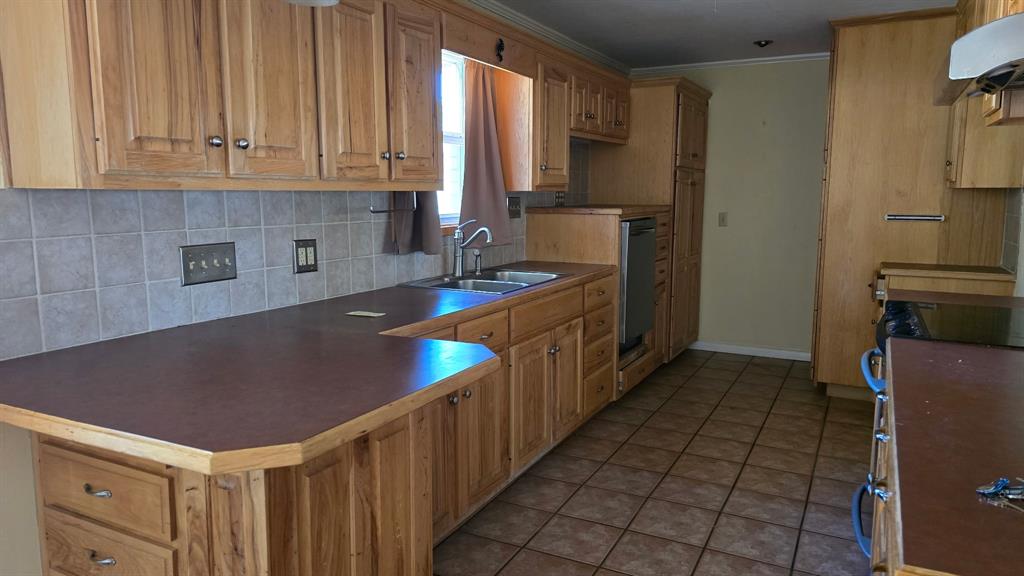 274 County Road 1500 Property Photo 9