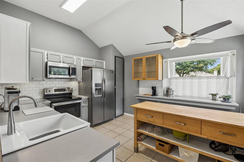 563 Lee Drive Property Photo 8