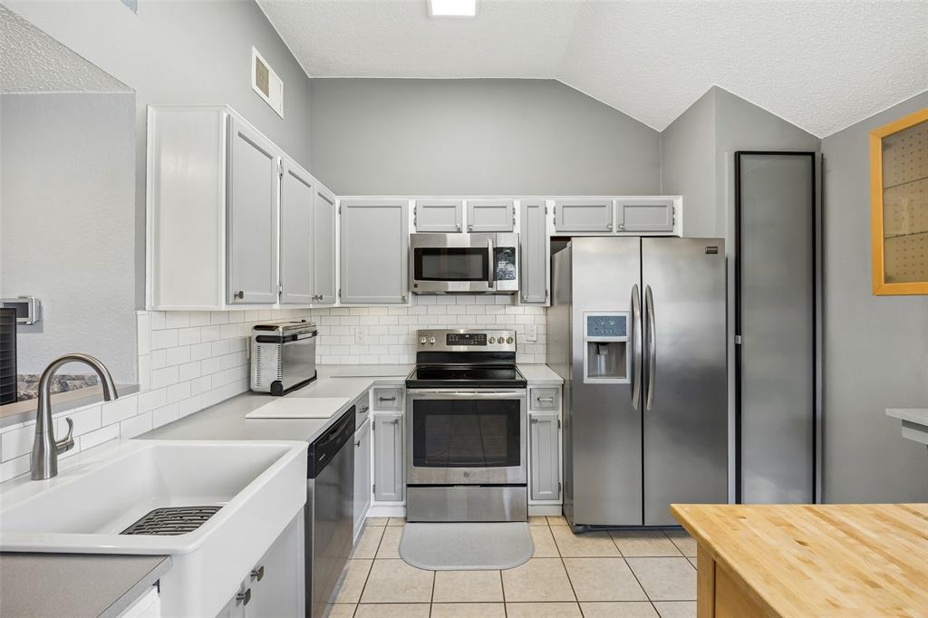 563 Lee Drive Property Photo 10