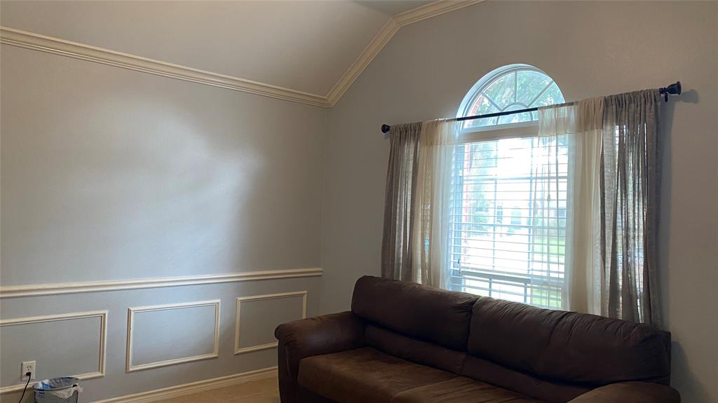 1326 Kingsley Court Property Photo 4