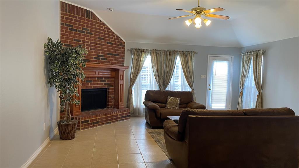 1326 Kingsley Court Property Photo 7