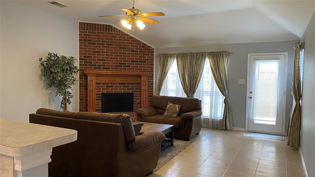1326 Kingsley Court Property Photo 8
