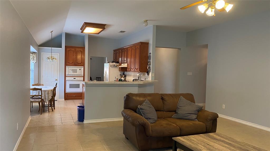 1326 Kingsley Court Property Photo 11