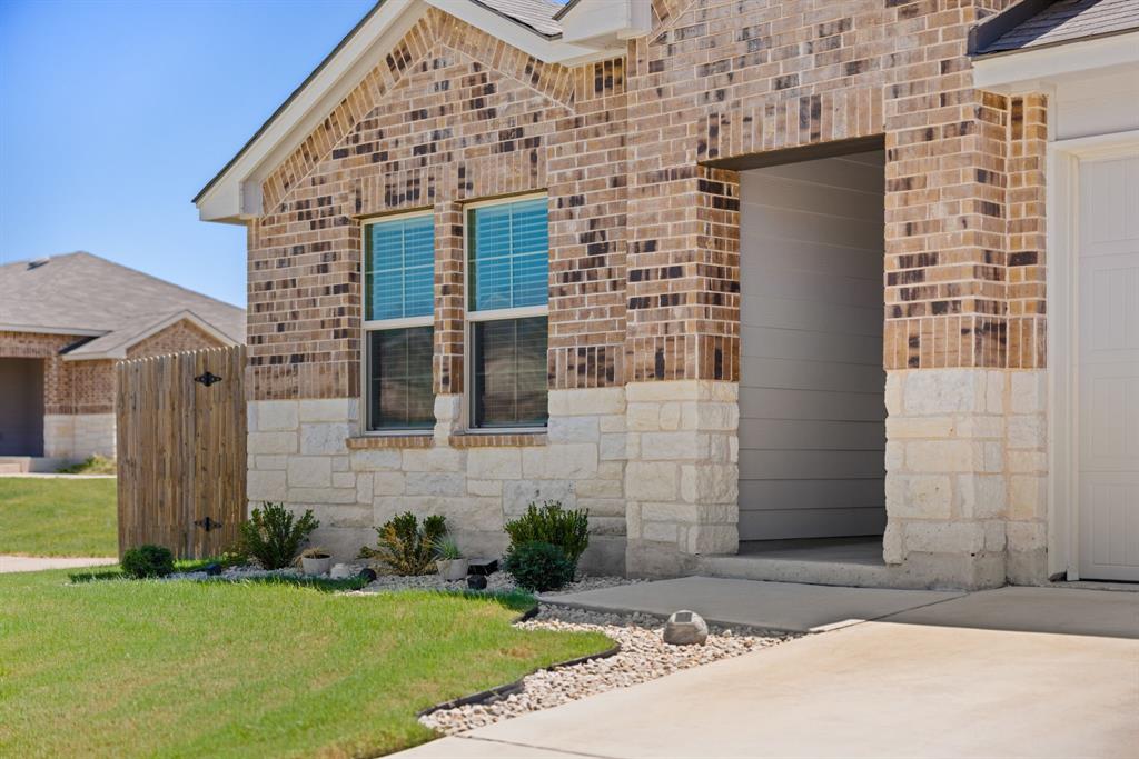 2506 Rollett Drive Property Photo 4