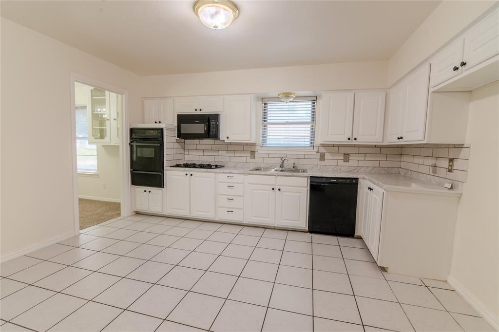 8017 Woodhue Road Property Photo 4