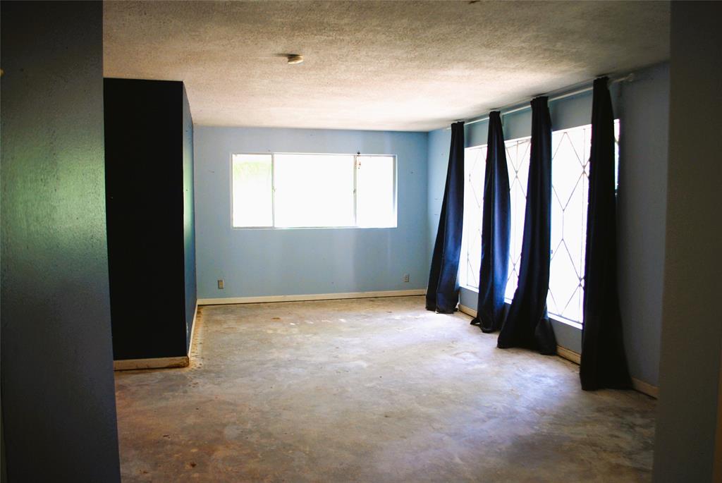 3530 Kiestcrest Drive Property Photo 4